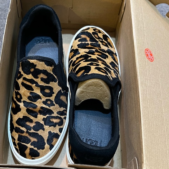 UGG Womens Cahlvan Butterscotch Panther Print Cow Hair Slip-On Sneaker Size 6 - Picture 6 of 6